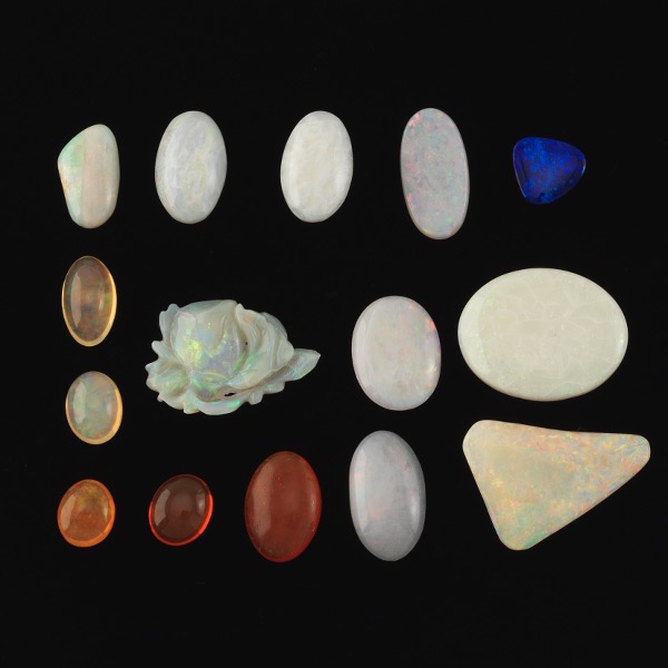 A GROUP OF UNMOUNTED OPALS,