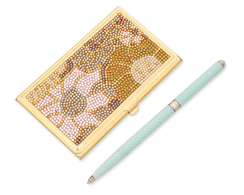 A GROUP OF VINTAGE ACCESSORIESA