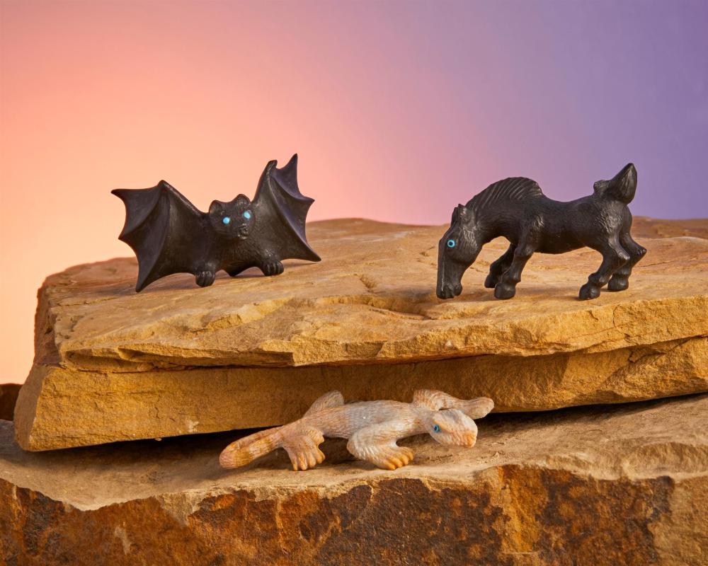 A GROUP OF ZUNI STONE FETISH