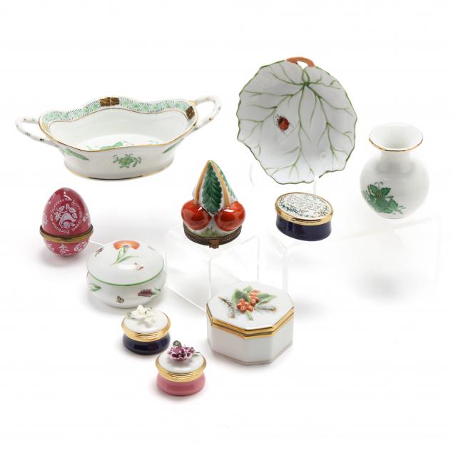 A GROUP TEN PORCELAIN SMALL ITEMS