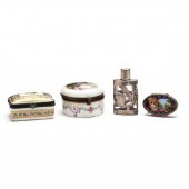 A GROUPING OF PORCELAIN AND SI