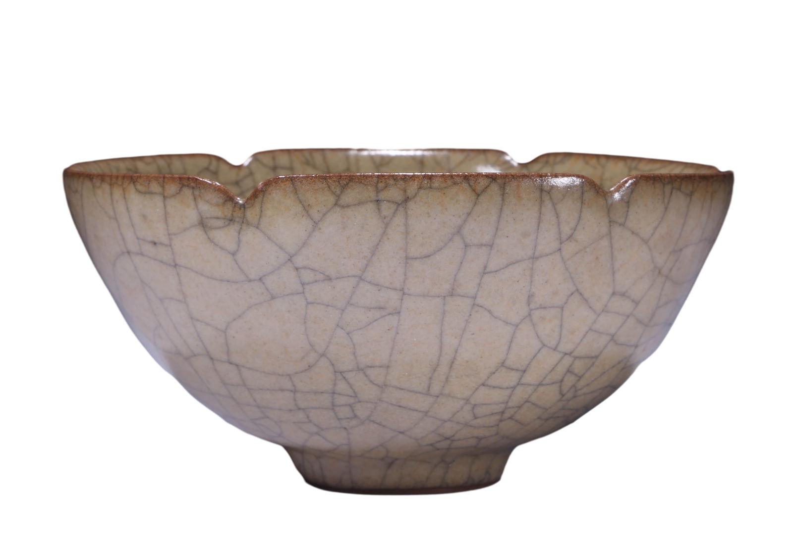 A GUAN-TYPE 'CHRYSANTHEMUM' BOWLA