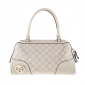 A GUCCI HEART INTERLOCKING BOS