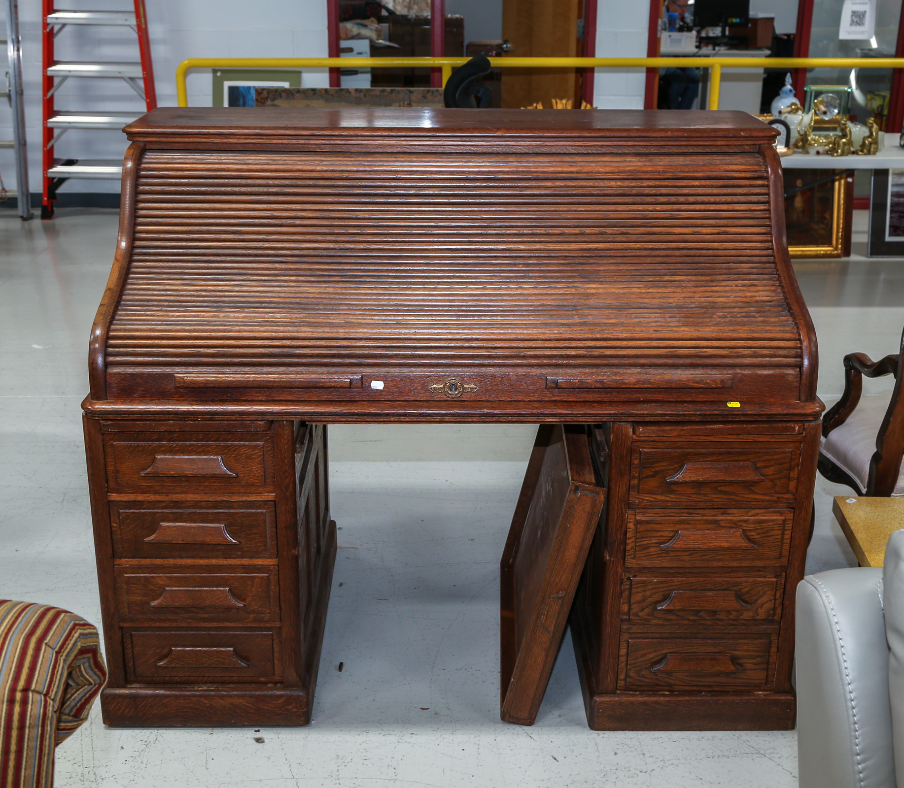 A GUNN CO. ROLL-TOP DESK (Grand