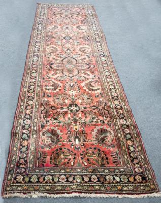 A Hamadan runner with scrolling