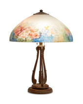 A HANDEL FLORAL TABLE LAMPA Ha