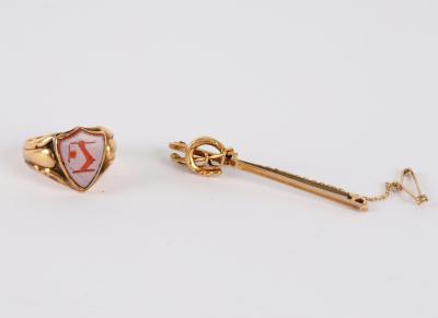 A hardstone signet ring, the shield