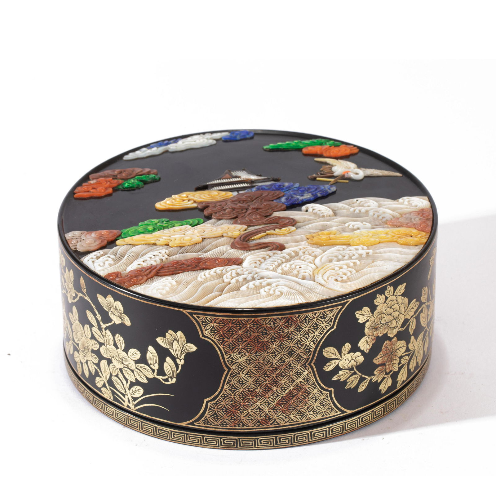 A HARDSTONES INLAID LACQUER BOX AND