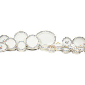 A Haviland Limoges Porcelain Dinner