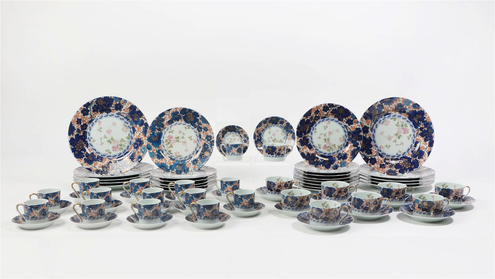 A HAVILAND LIMOGES PORCELAIN PART