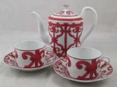 A Hermes teapot with two cups