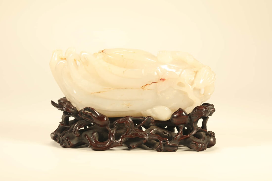 A HETIAN JADE 'BUDDHA'S HAND'