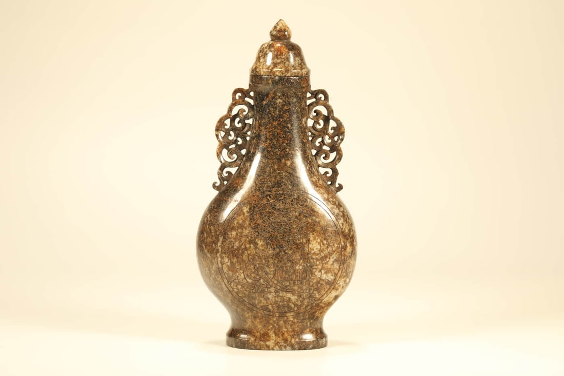 A HETIAN JADE 'ELEPHANT' VASE