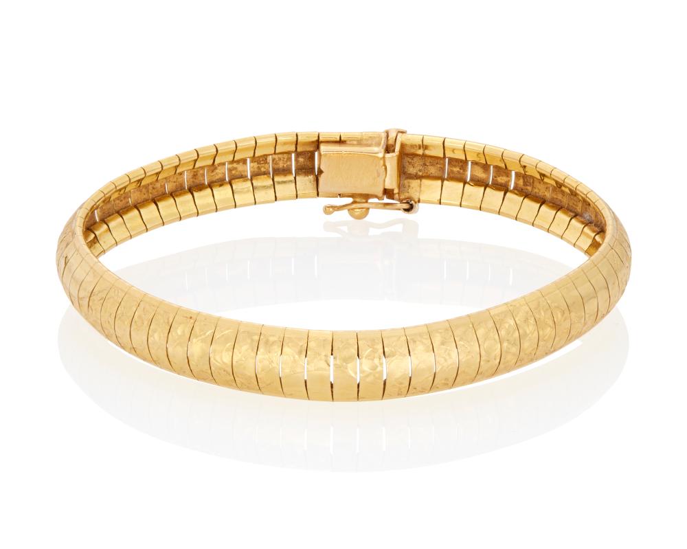 A HIGH KARAT BRACELETA high karat