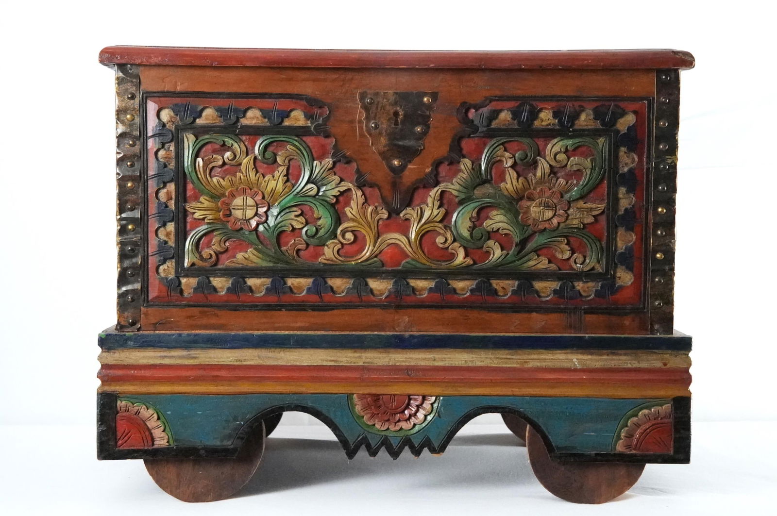 A HIGHLY CARVED & PAINTED MERCHANTS