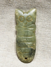 A HONGSHAN JADE 'CICADA' PENDA