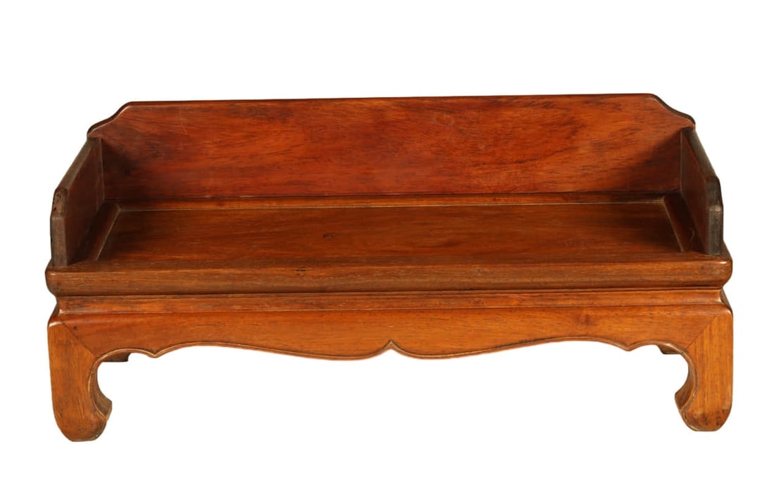 A HUALI WOOD SEAT.A HUALI WOOD
