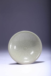 A HUTIAN TYPE CARVED FLOWER BO