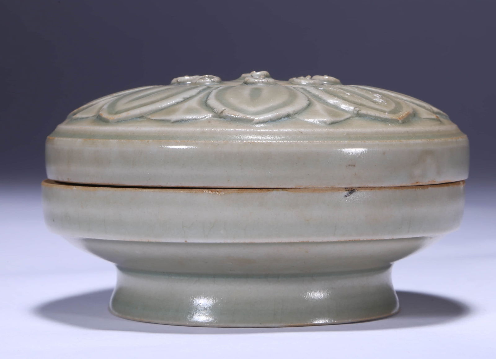 A HUTIAN TYPE CARVED 'LOTUS'