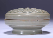 A HUTIAN TYPE CARVED 'LOTUS' C