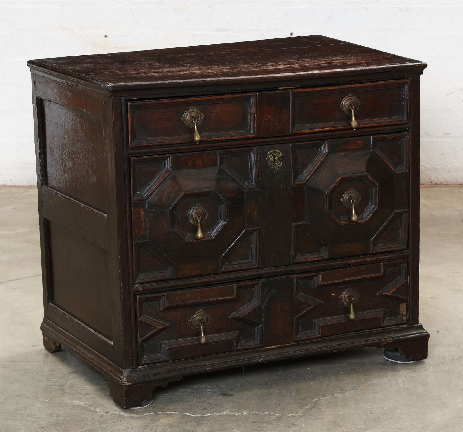 A JACOBEAN OAK CHEST OF DRAWERSA