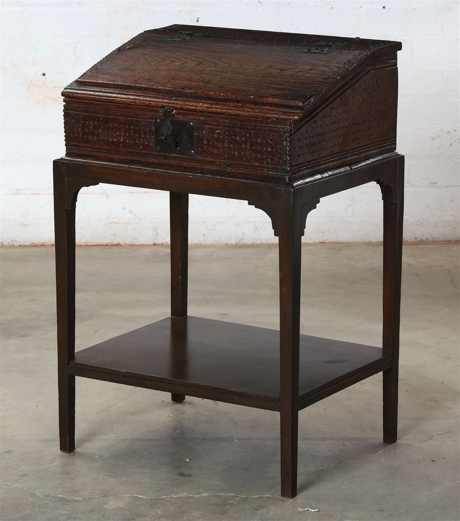 A JACOBEAN OAK WRITING BOXA