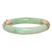 A JADE AND 14K BANGLE BRACELET