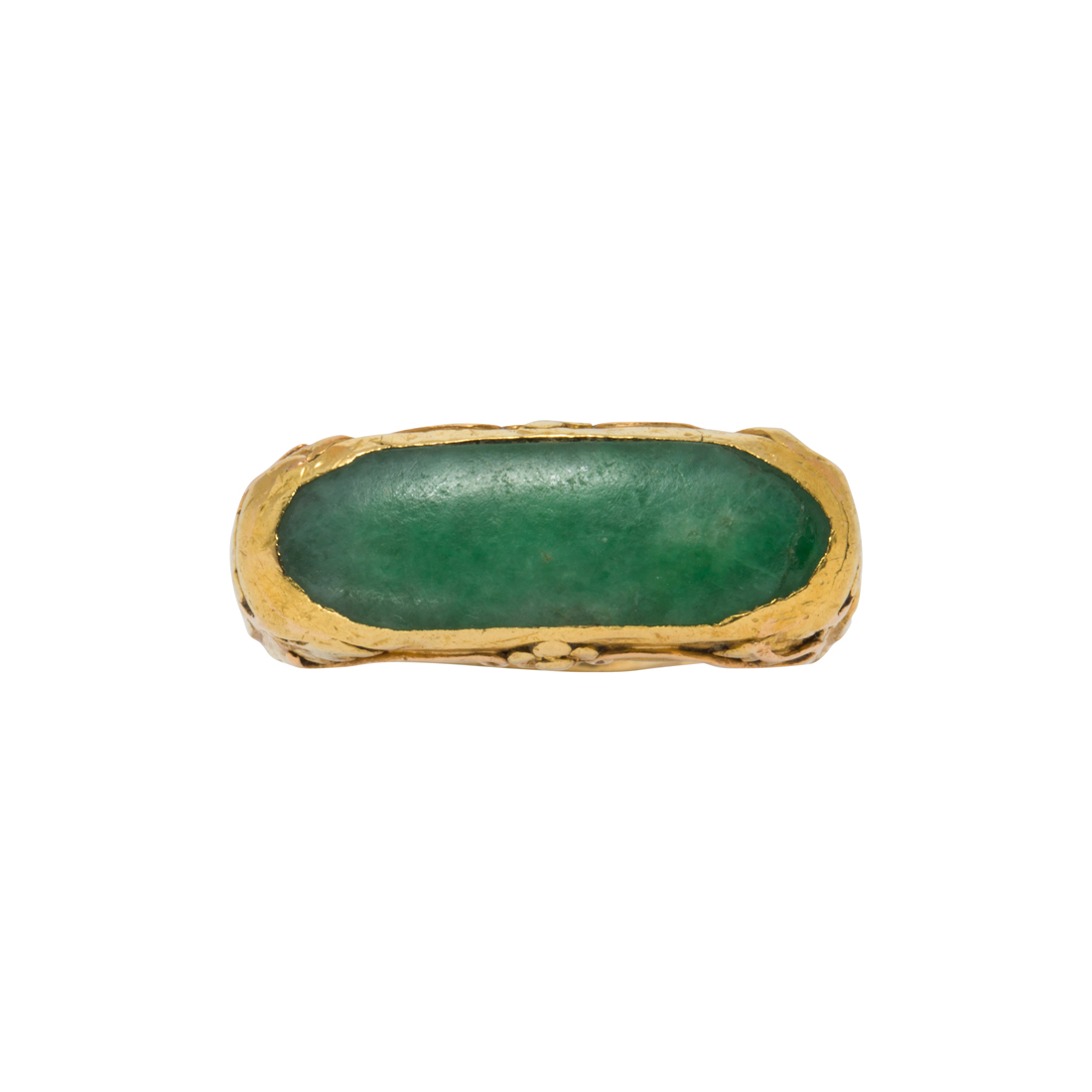 A JADE AND 22K GOLD RING A jade and