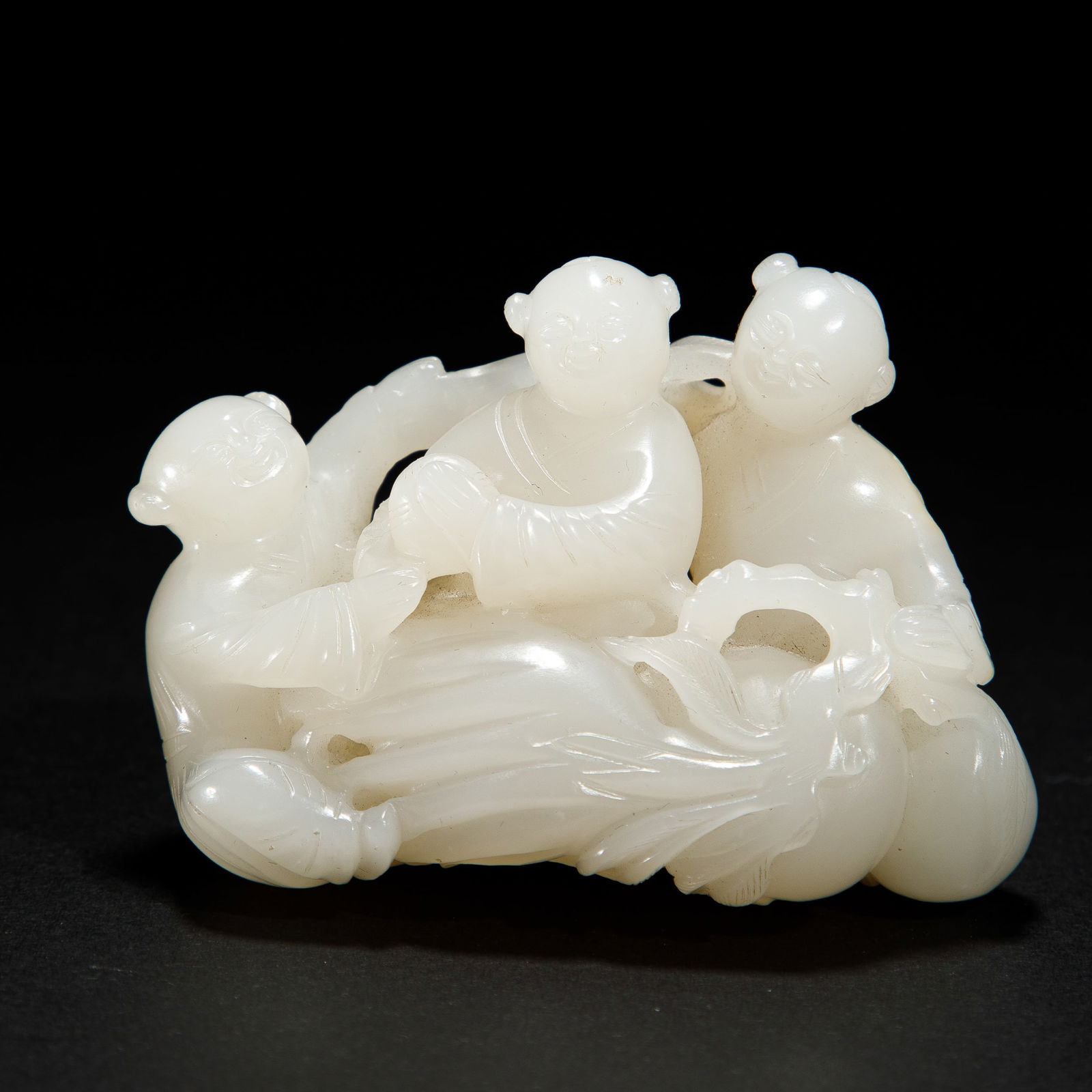 A JADE CARVING OF BOYSA JADE