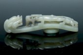 A JADE 'CHILONG' BELT HOOKCarv