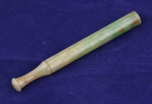 A jade cigarette holder 11.5cm