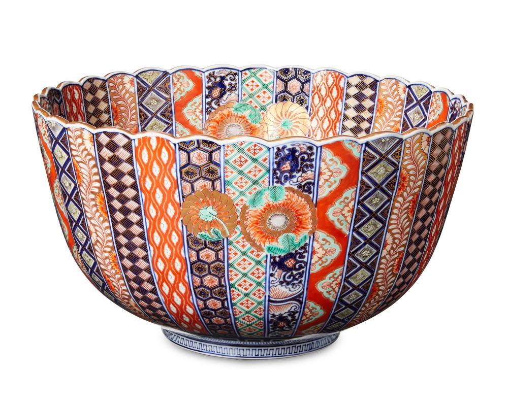 A JAPANESE ARITA IMARI ENAMELED AND