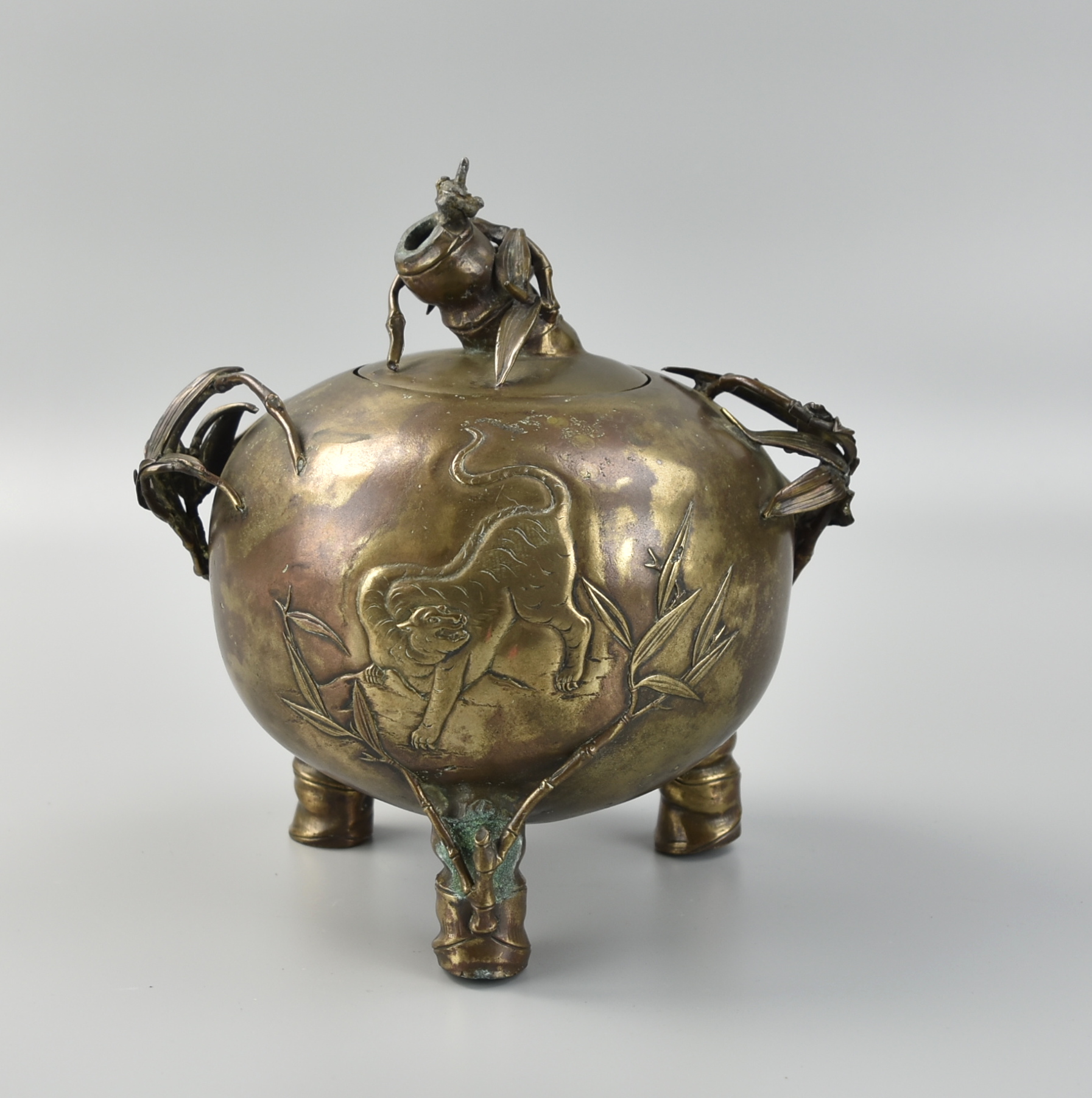 A JAPANESE BRONZE CENSER W/