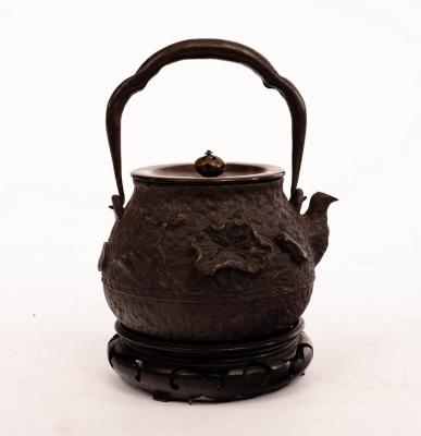 A Japanese cast iron Tetsubin