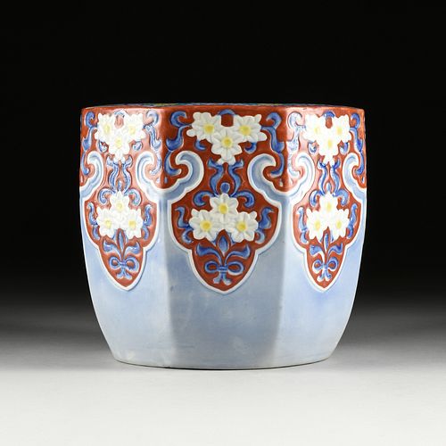 A JAPANESE EXPORT "MAJOLICA"