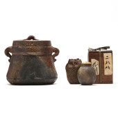 A JAPANESE FRESH WATER JAR ( M