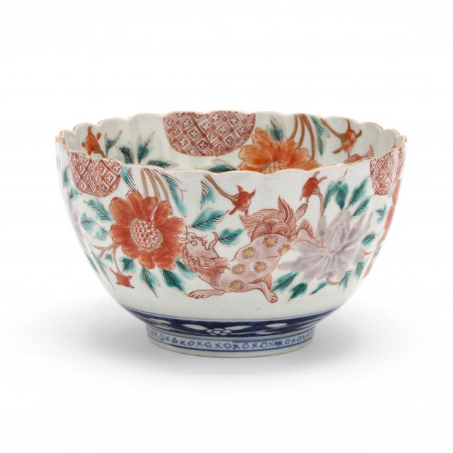 A JAPANESE IMARI PORCELAIN BOWL