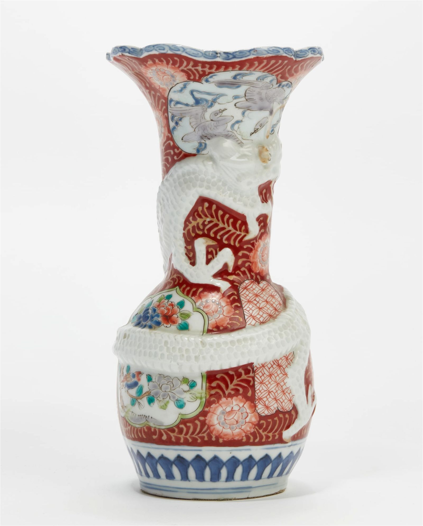 A JAPANESE IMARI PORCELAIN DRAGON