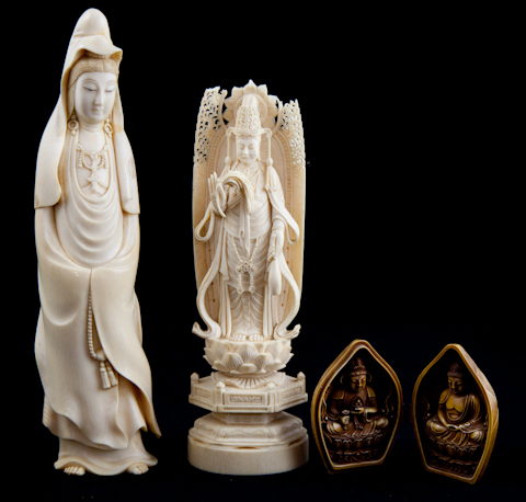 A JAPANESE IVORY POCKET SHRINE