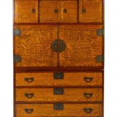 A Japanese Kiri Wood Tansu
Hei