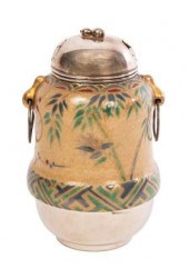 A Japanese Kiyomizu Ware vesse