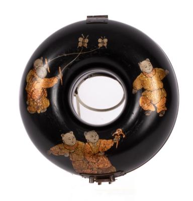 A Japanese lacquered jewellery box,