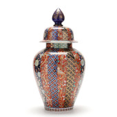 A JAPANESE PORCELAIN IMARI JAR