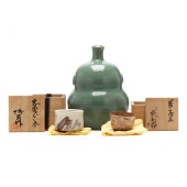 A JAPANESE SAKE BOTTLE ( TOKKU