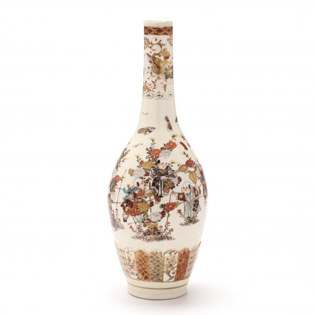 A JAPANESE SATSUMA VASE SIGNED