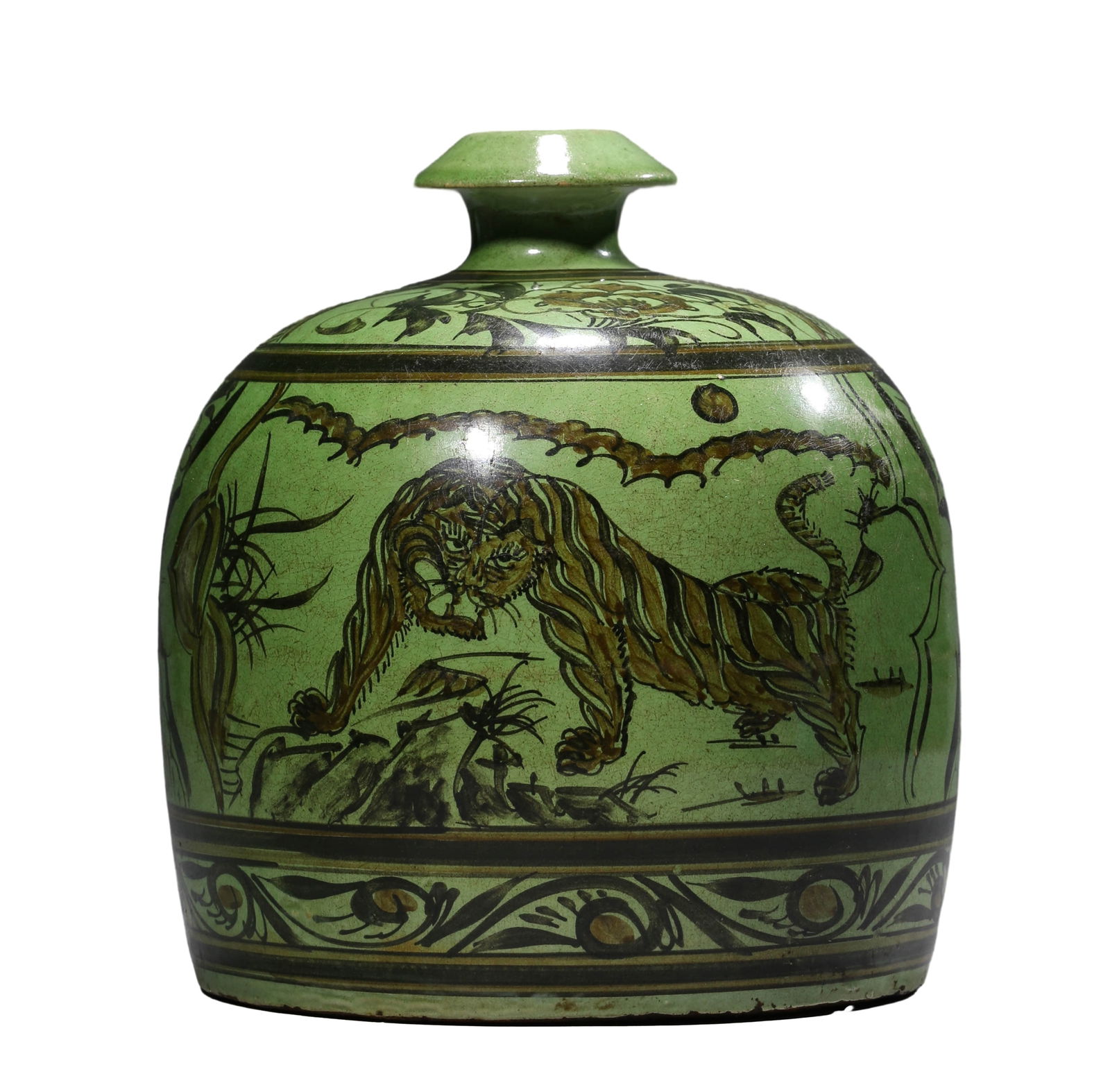 A JIZHOU TYPE GREEN GLAZED VASEA