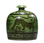 A JIZHOU TYPE GREEN GLAZED VAS