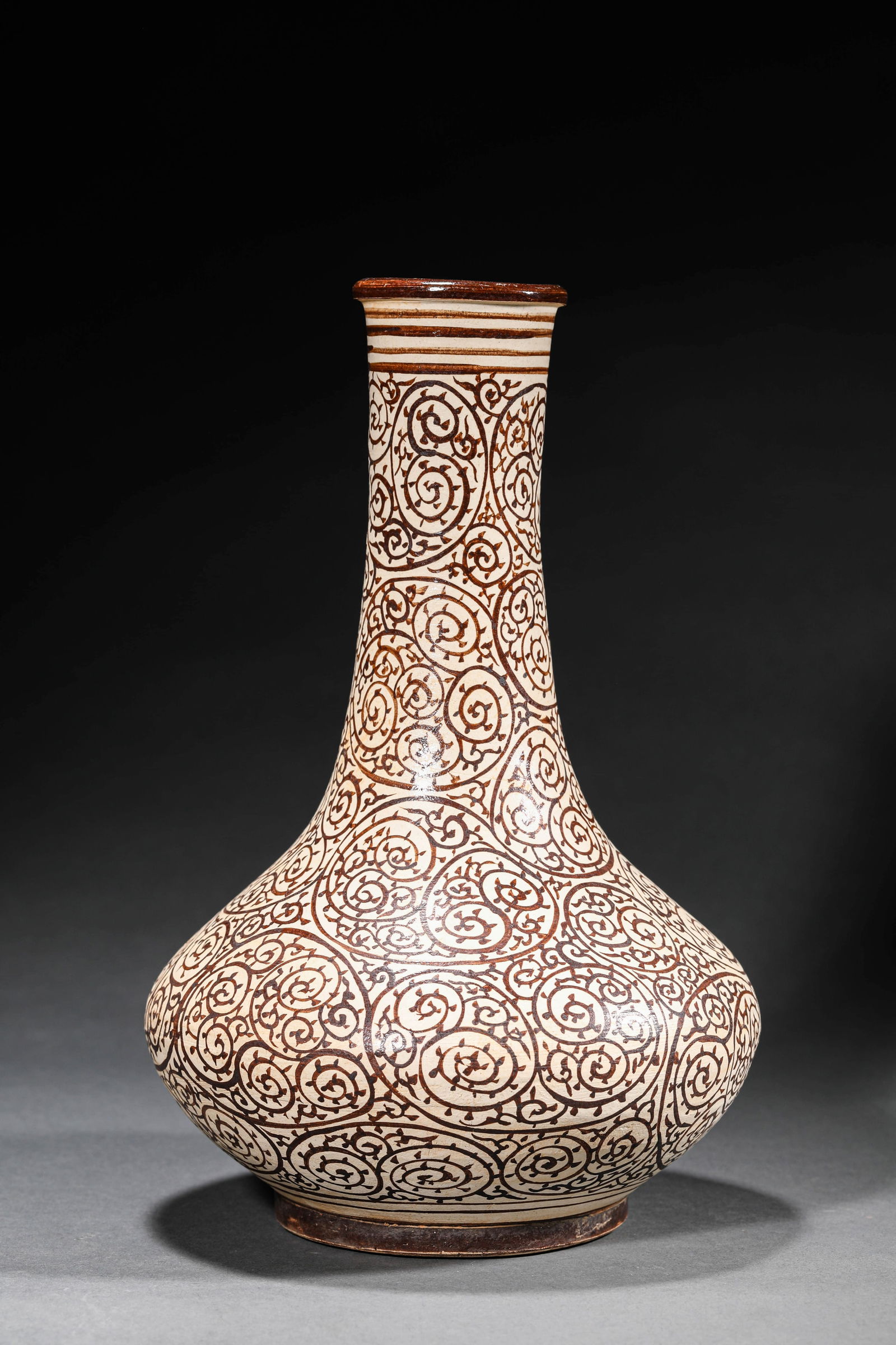 A  JIZHOU TYPE 'INTERLOCKING
