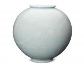 A JOSEON-STYLE PORCELAIN MOON
