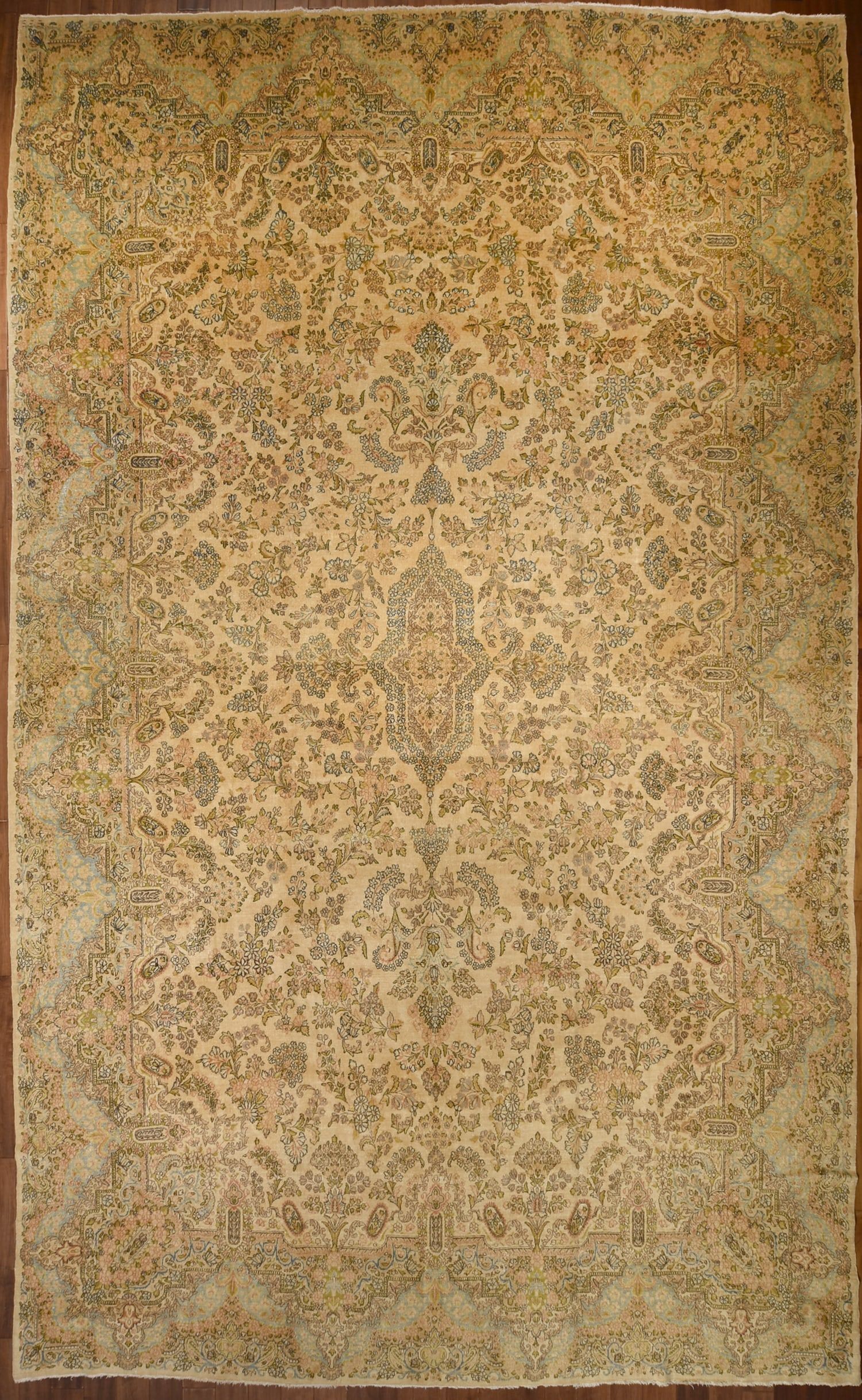 A KIRMAN RUG, PERSIA, EARLY 20TH